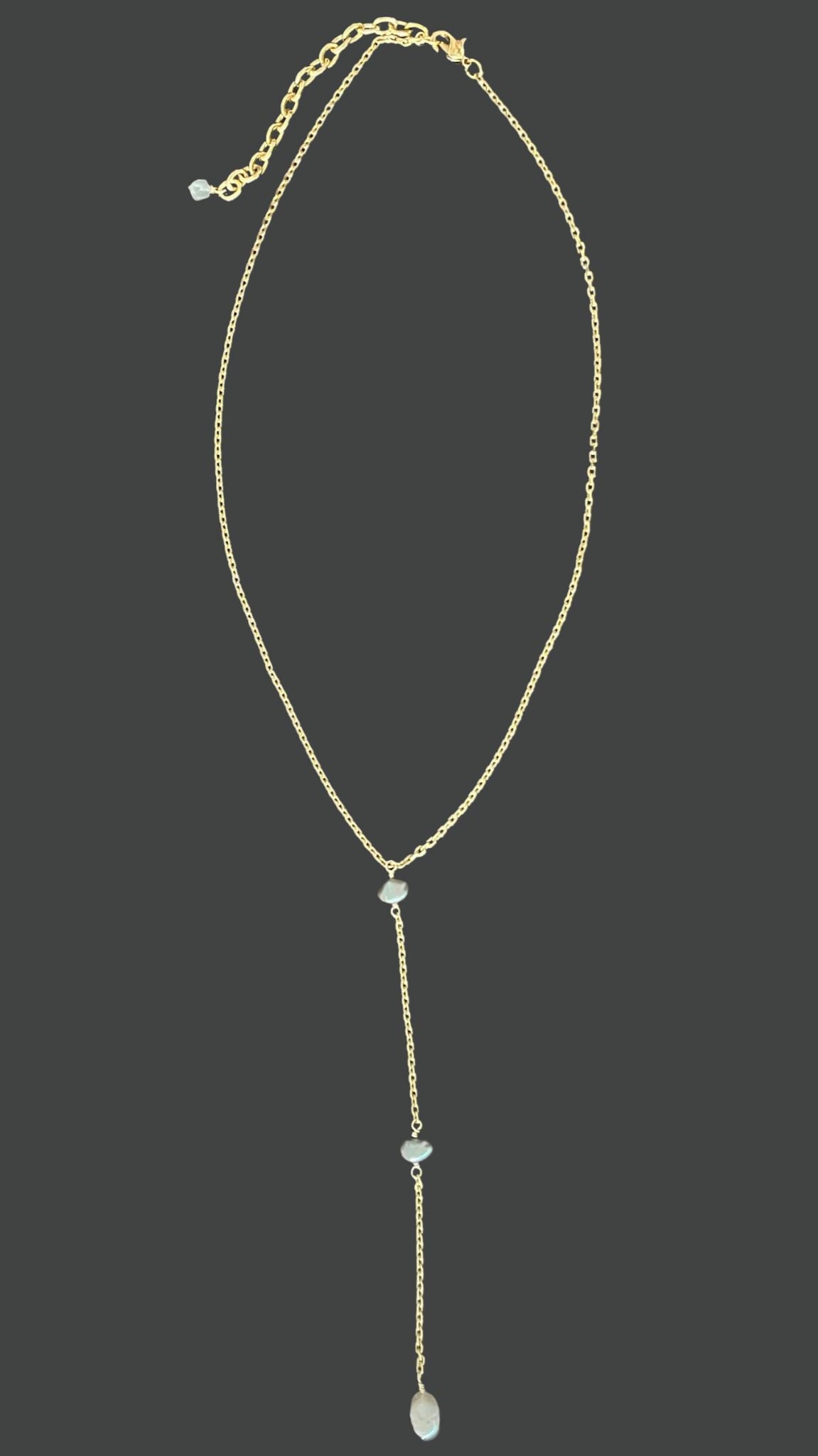 Collar Marella corbatín con perlas y chapa de oro 18k — URi Atelier
