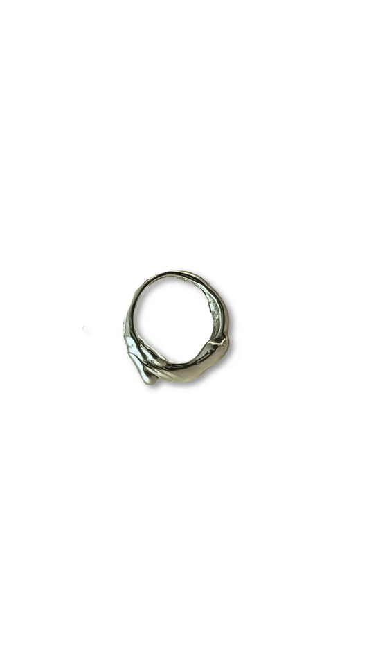 Anillo con forma orgánica libre — URi Atelier