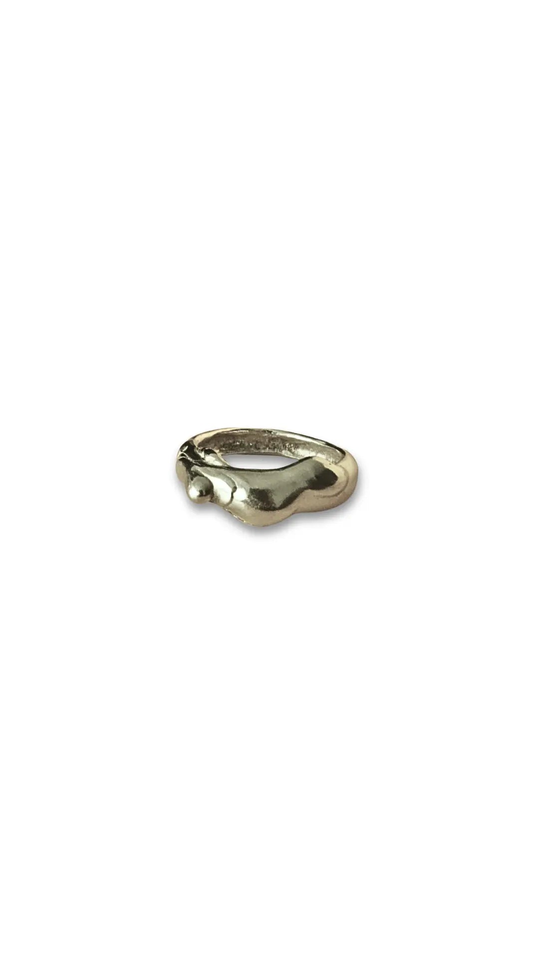 Anillo modelado a mano en cera — URi Atelier