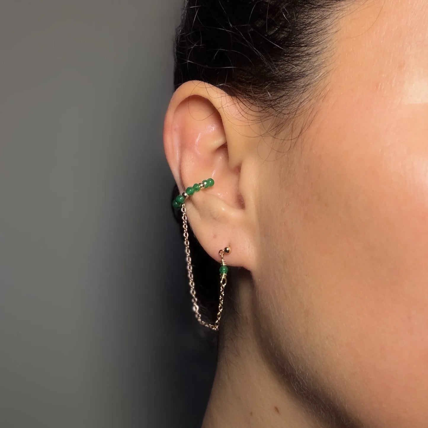 Arete individual con huggie de jade