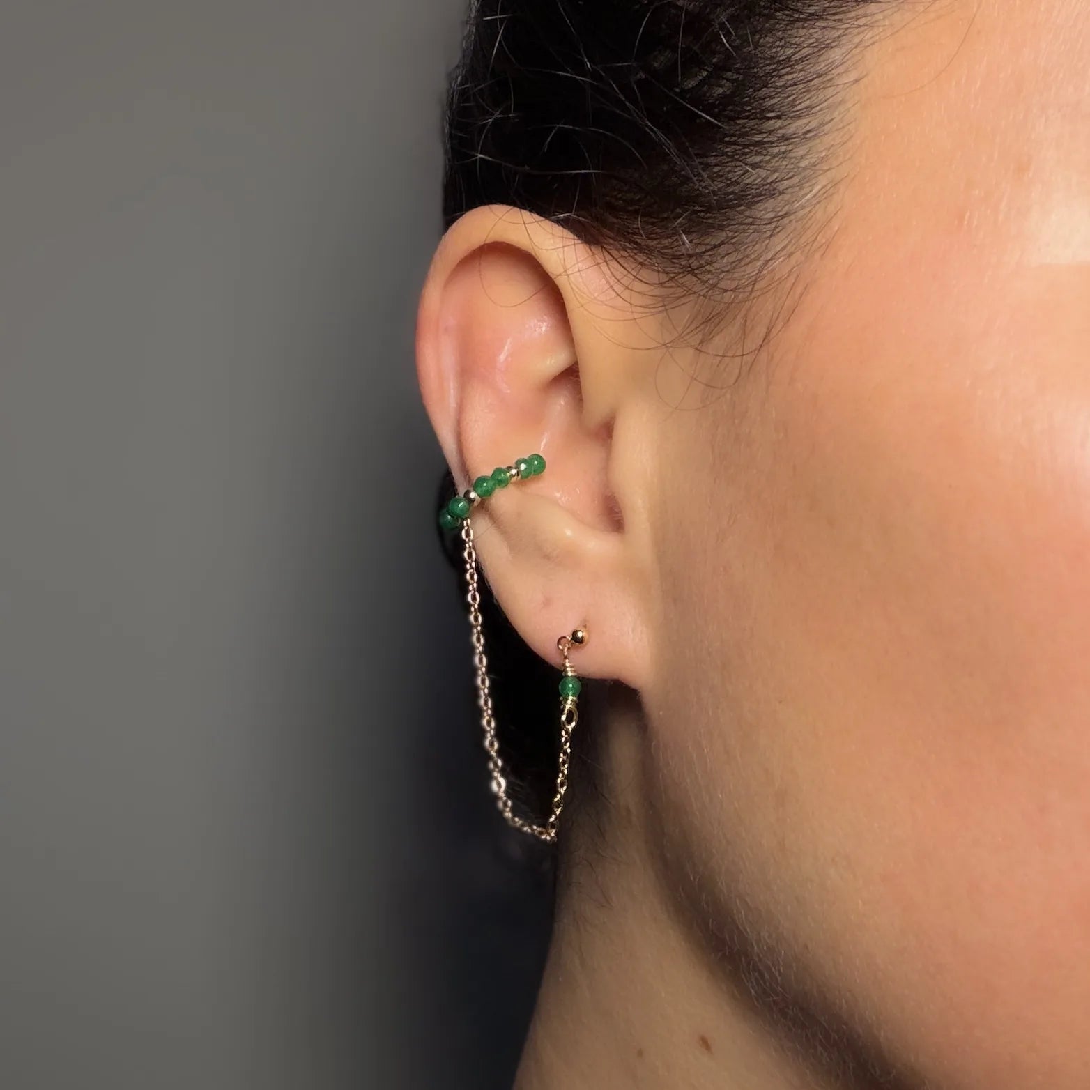 Arete individual con huggie de jade