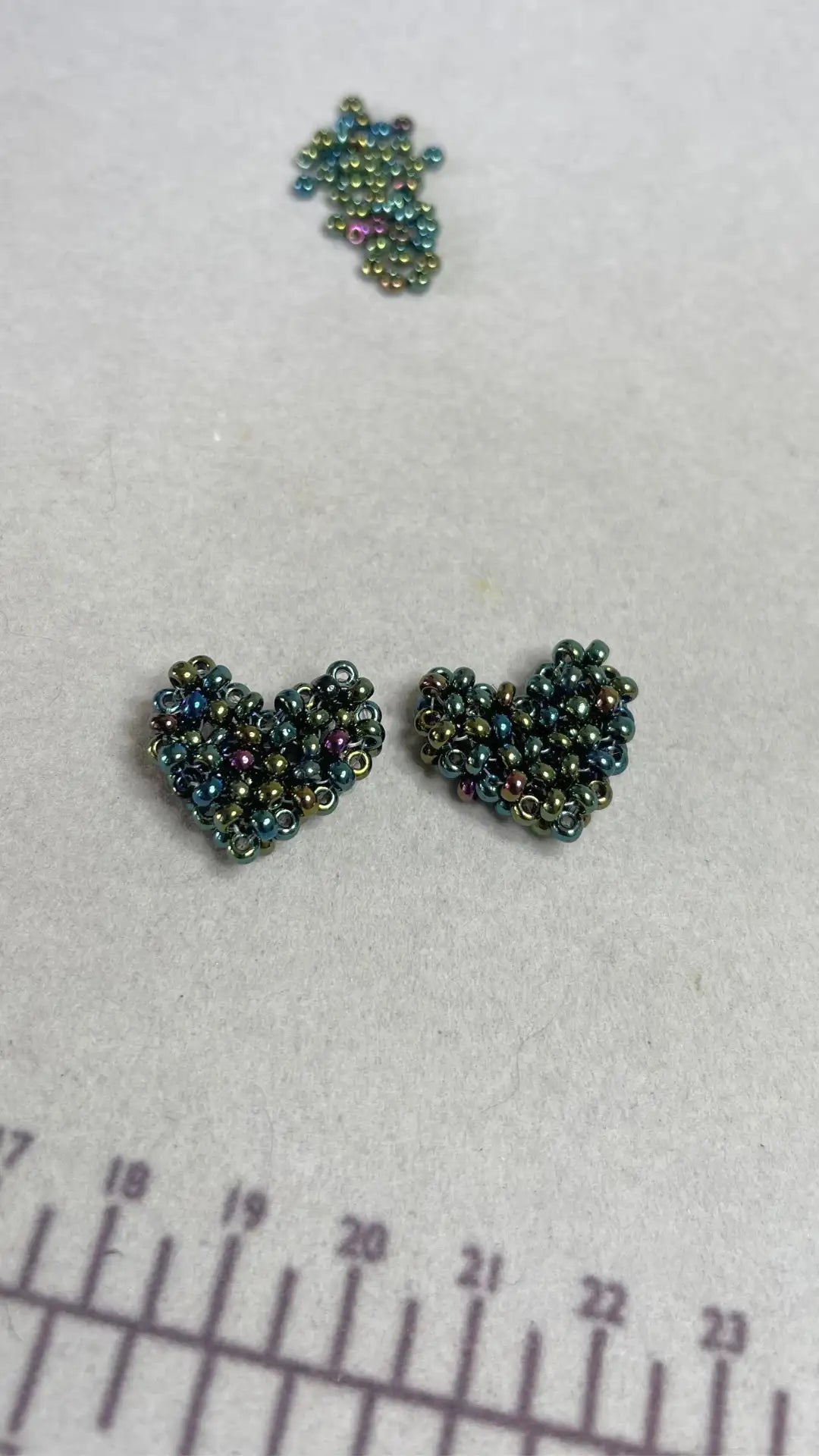 Aretes Inara II con lapislázuli y perlas nugget — URi Atelier