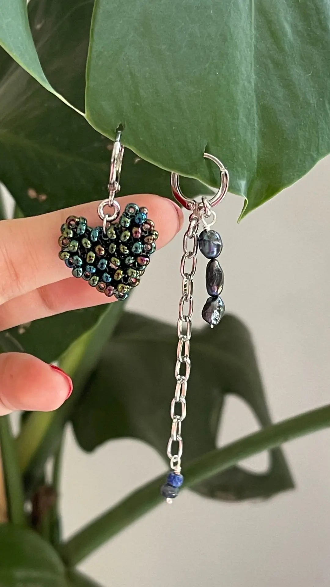 Aretes Inara II con lapislázuli y perlas nugget — URi Atelier