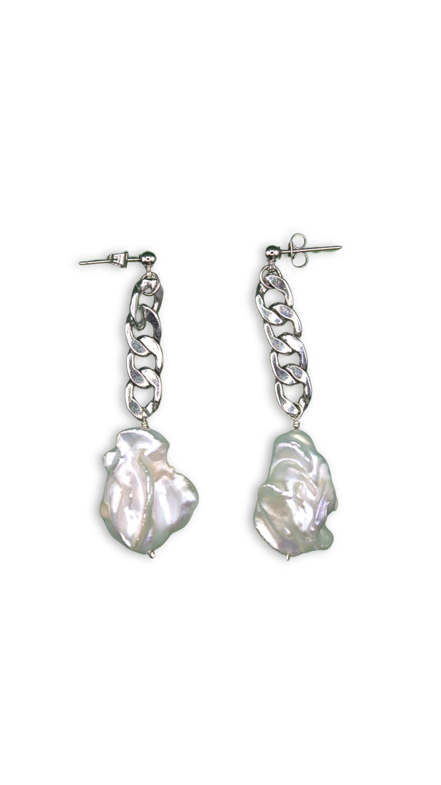 Aretes Isis con perlas Keshi y cadena chunky rodio — URi Atelier