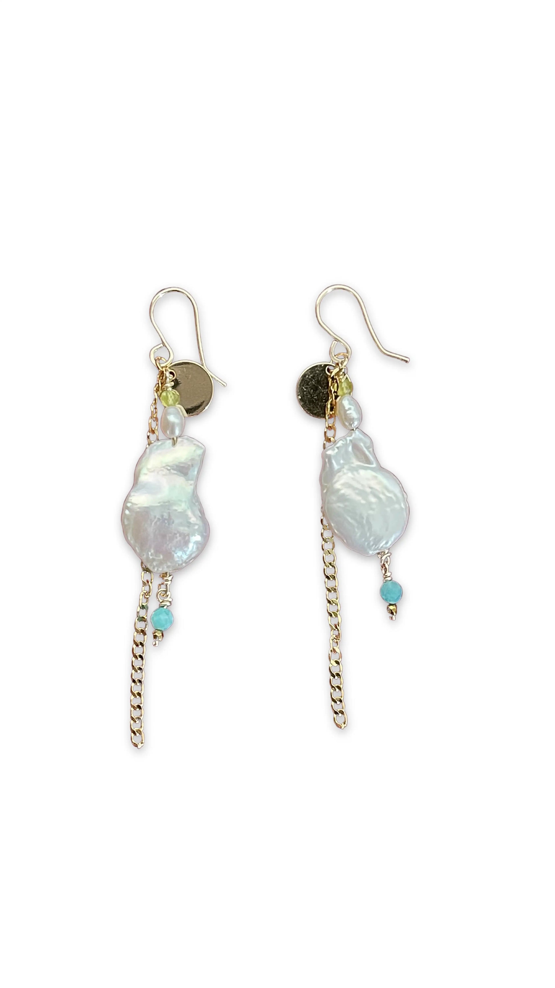 Aretes Selene con hematita natural y chapa de oro 18k — URi Atelier