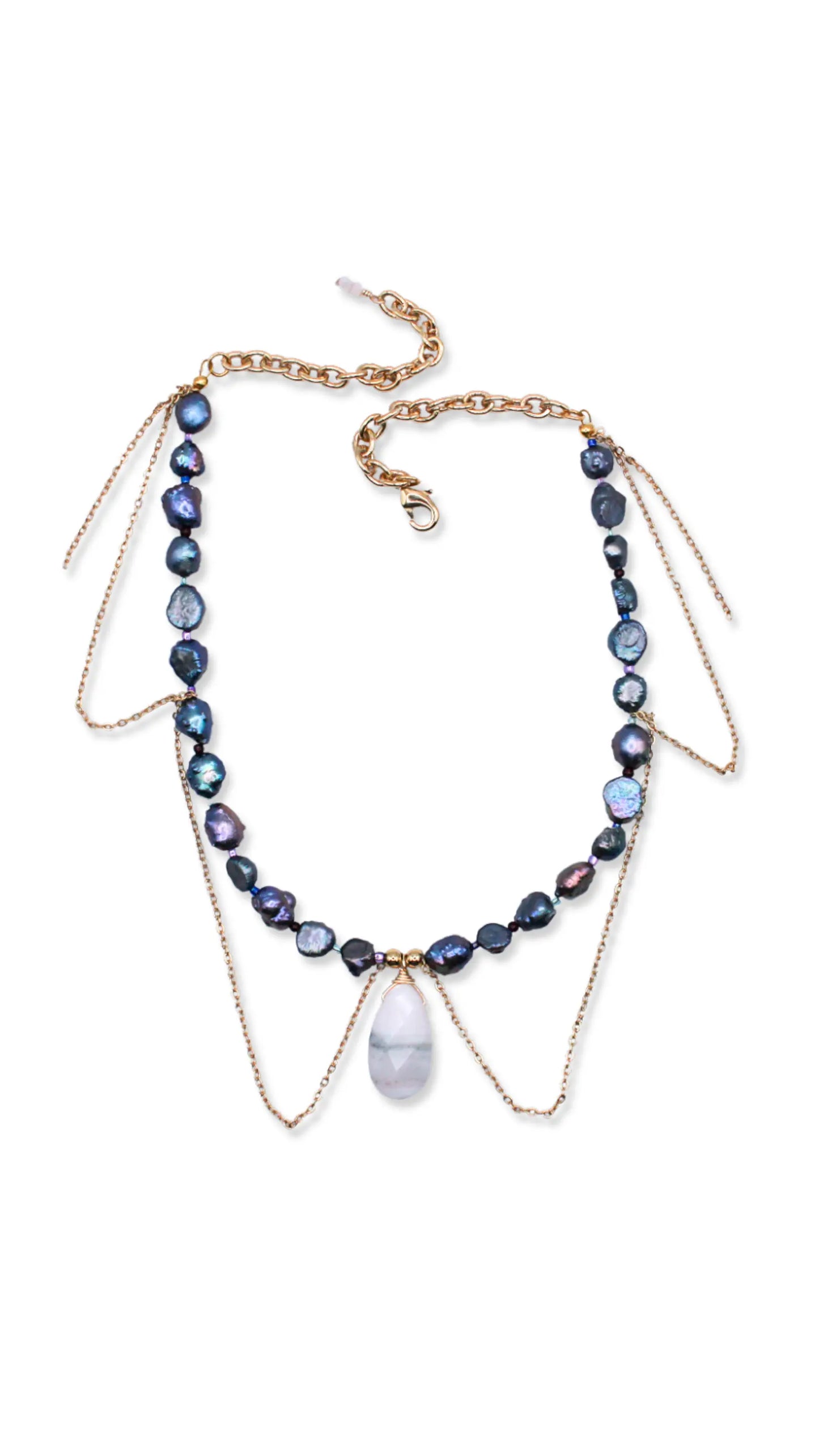 Collar Zaria con perlas negras y cuarzo