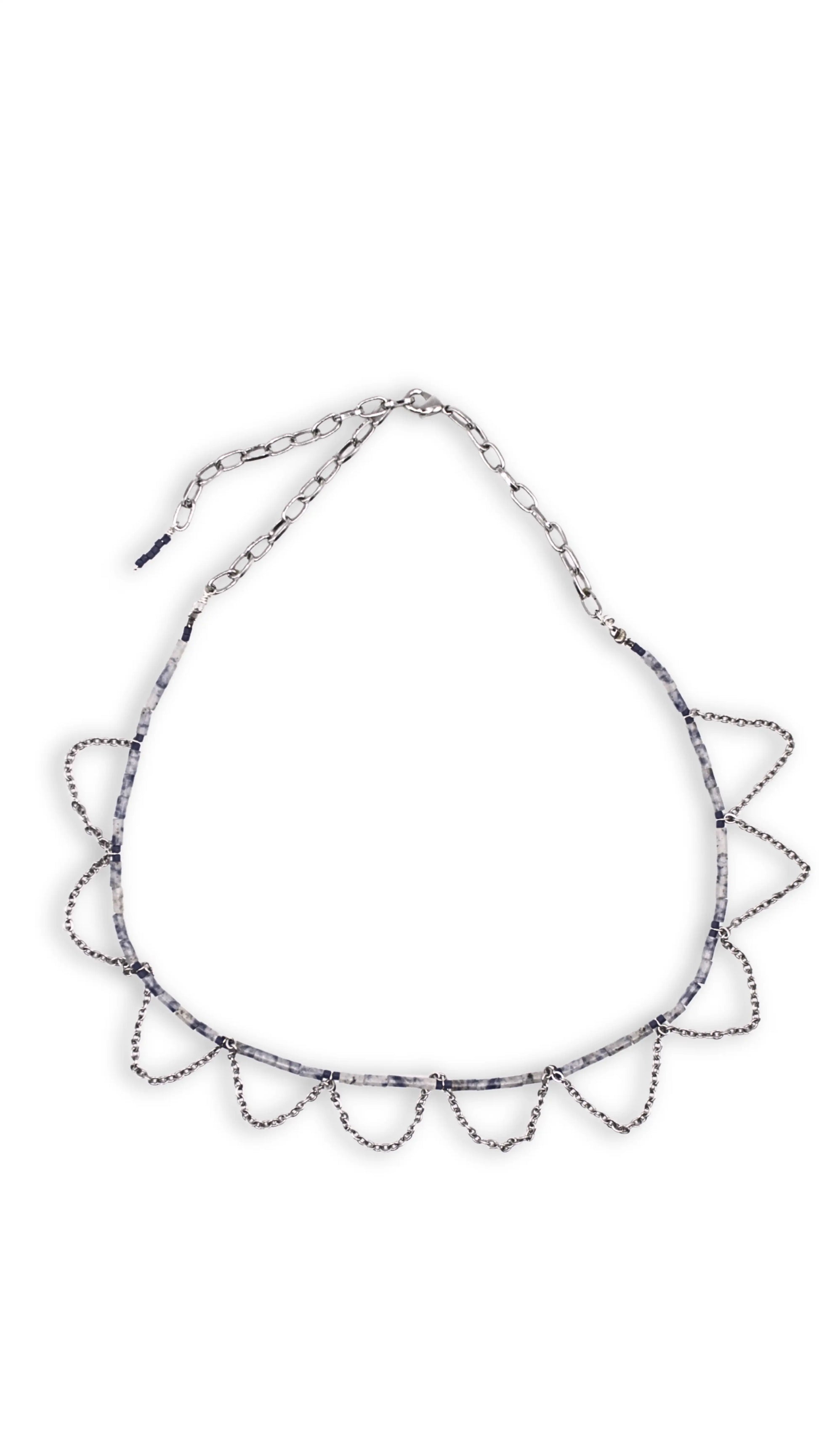 Collar Dione choker con sodalita y chapa de oro 18k — URi Atelier