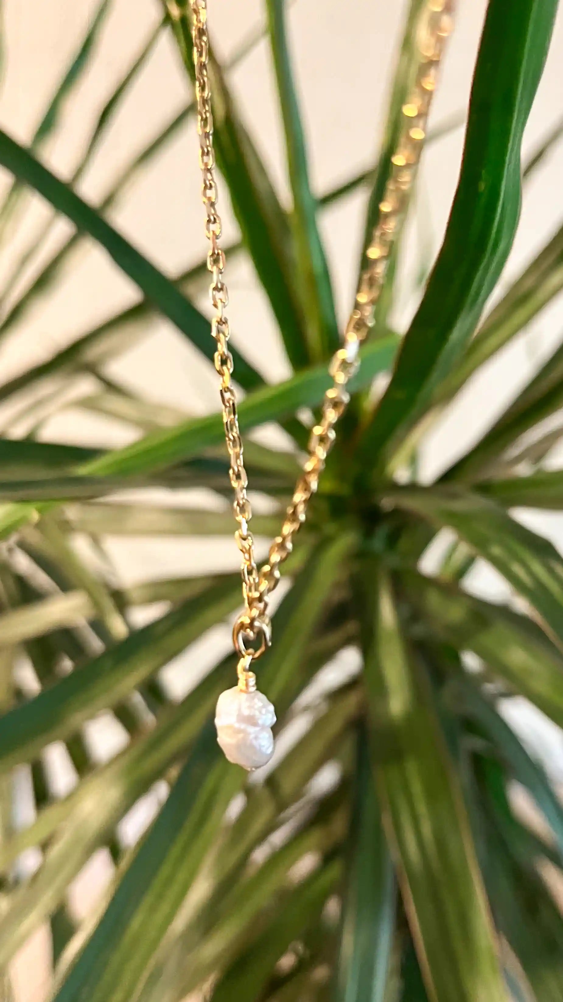 Collar Elvi hecho a mano con piedras naturales — URi Atelier