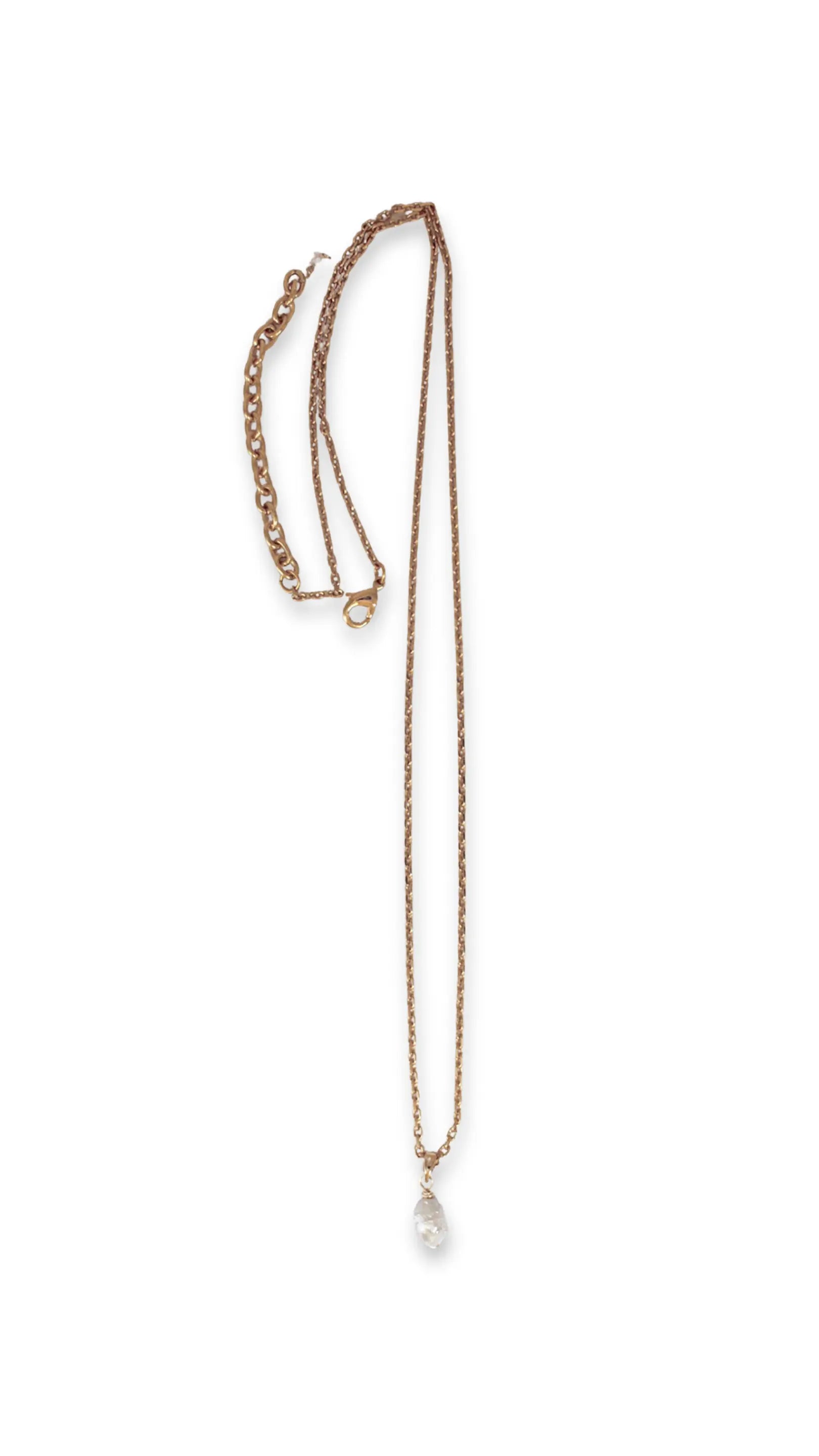 Collar dorado con dije elegante