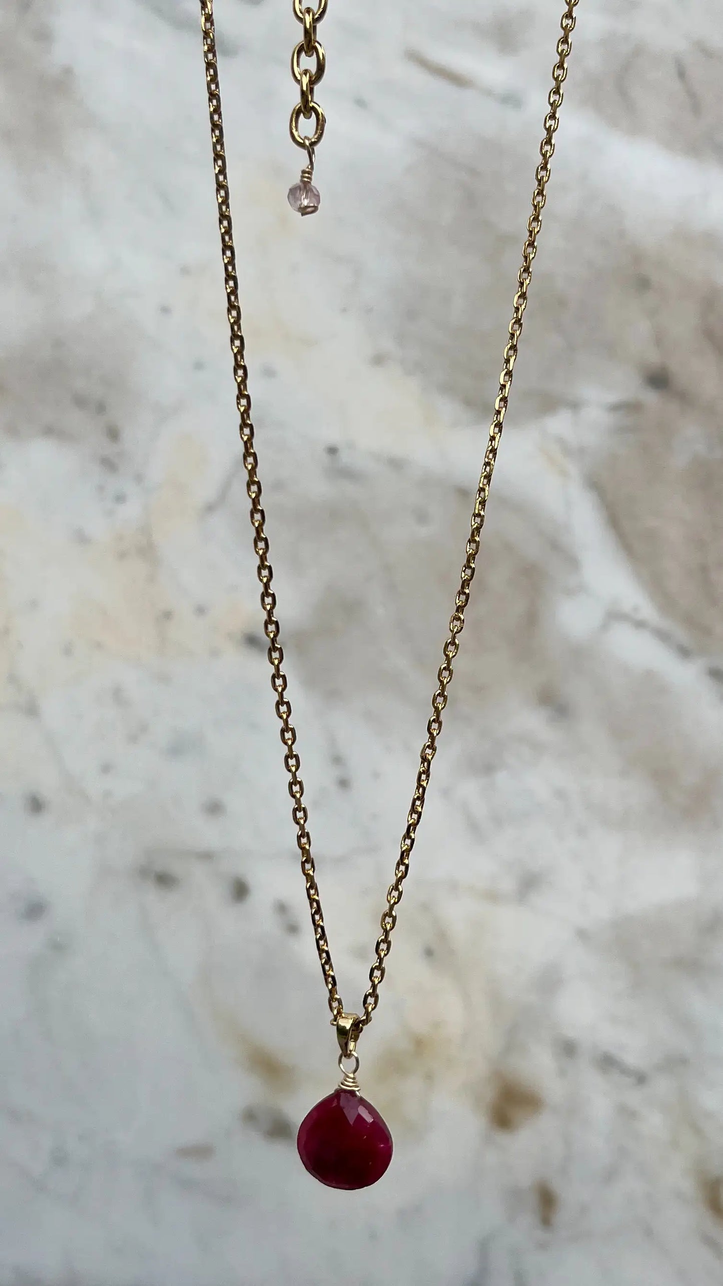 Collar Elvi hecho a mano con piedras naturales — URi Atelier