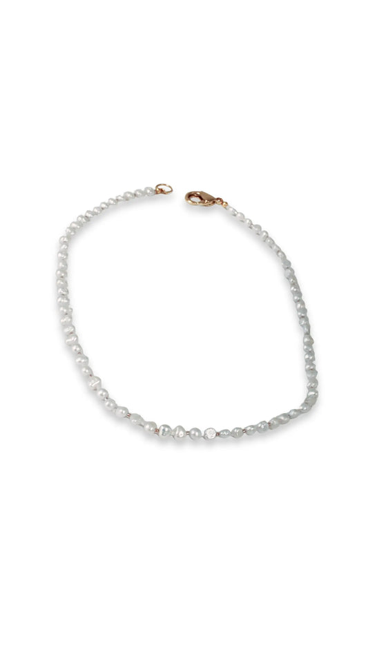 Collar Maliah de perlas blancas y oro 18K