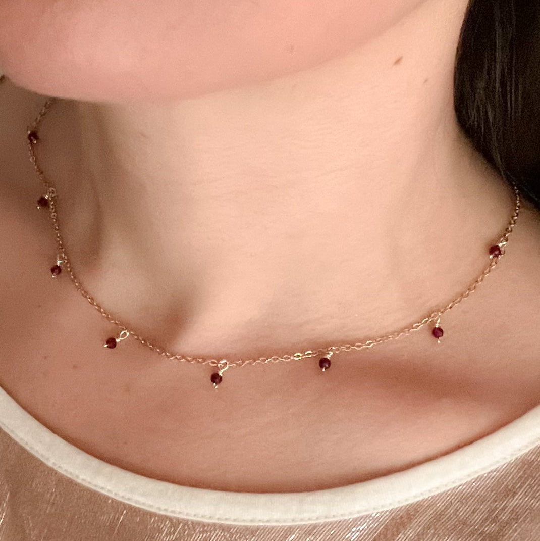 Collar Naia artesanal con chapa de oro 18k y piedras naturales 