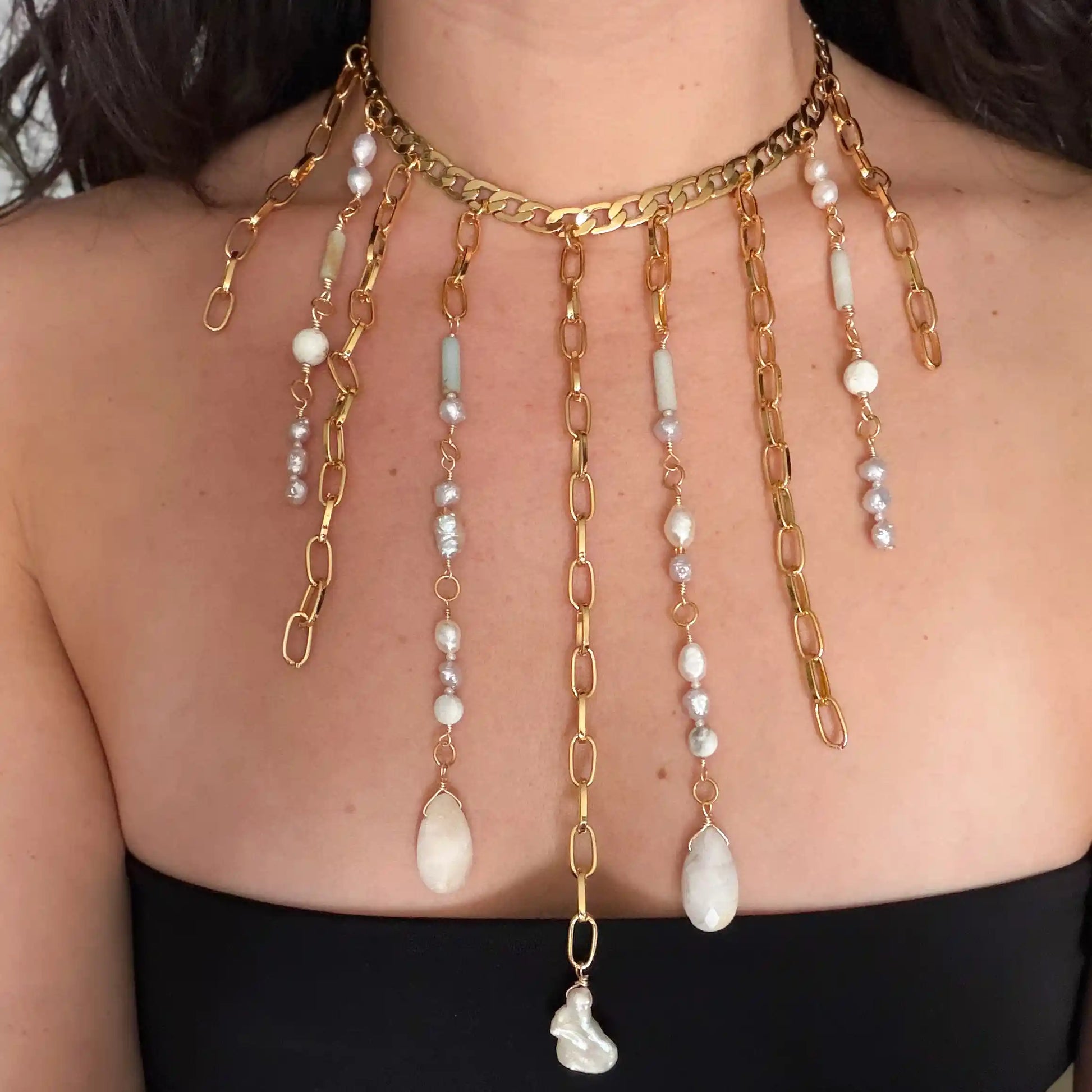 Collar Sareena con piedras naturales como perlas, cuarzos y amazonitas 