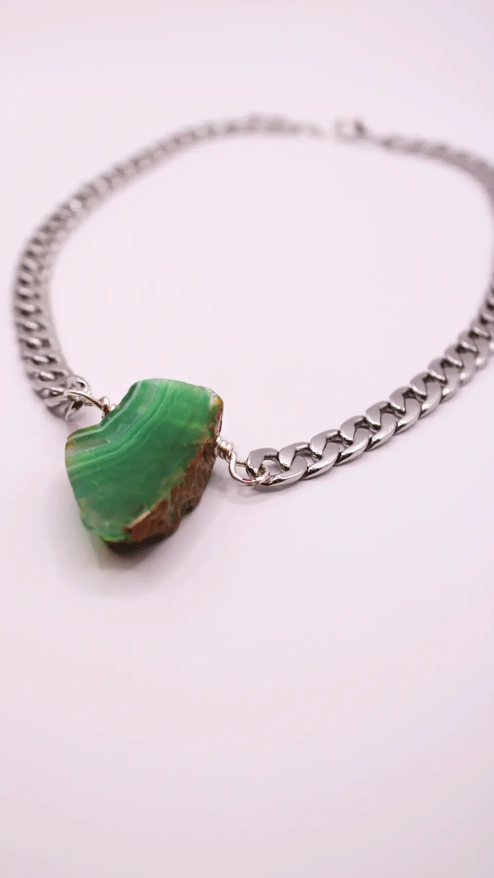 Collar Talai con ágata verde y rodio artesanal — URi Atelier