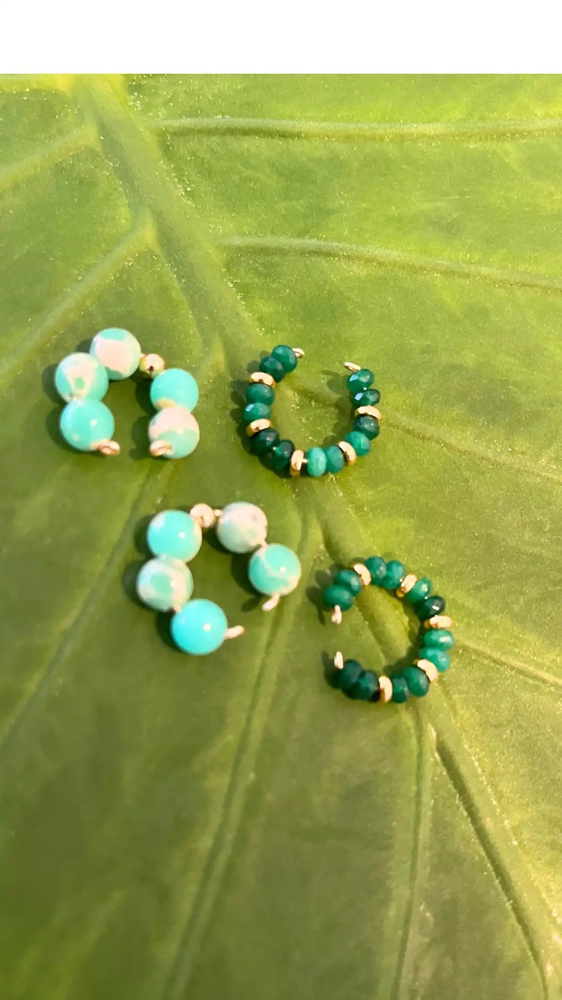 Earcuff Enso con jade natural hecho a mano — URi Atelier