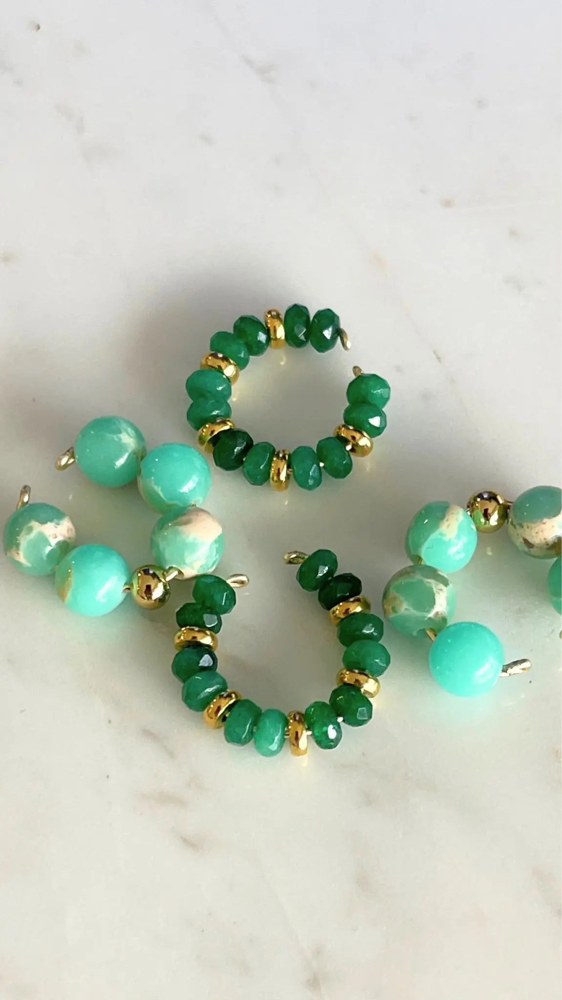 Earcuff Enso con jade natural hecho a mano — URi Atelier