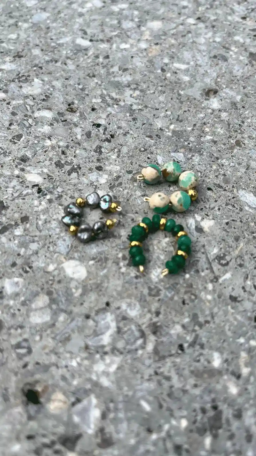 Earcuff Enso con jade natural hecho a mano — URi Atelier