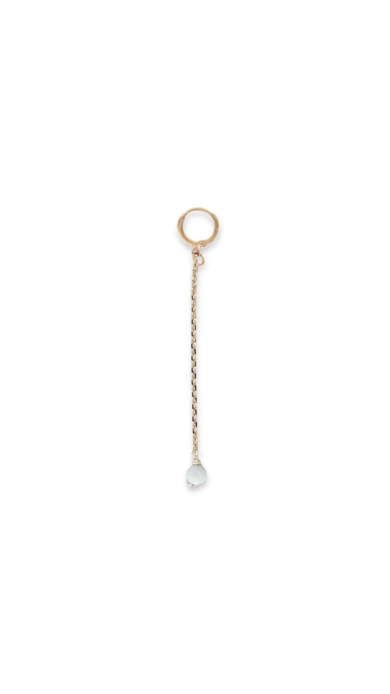 Huggie Kamari dorado en chapa de oro 18K