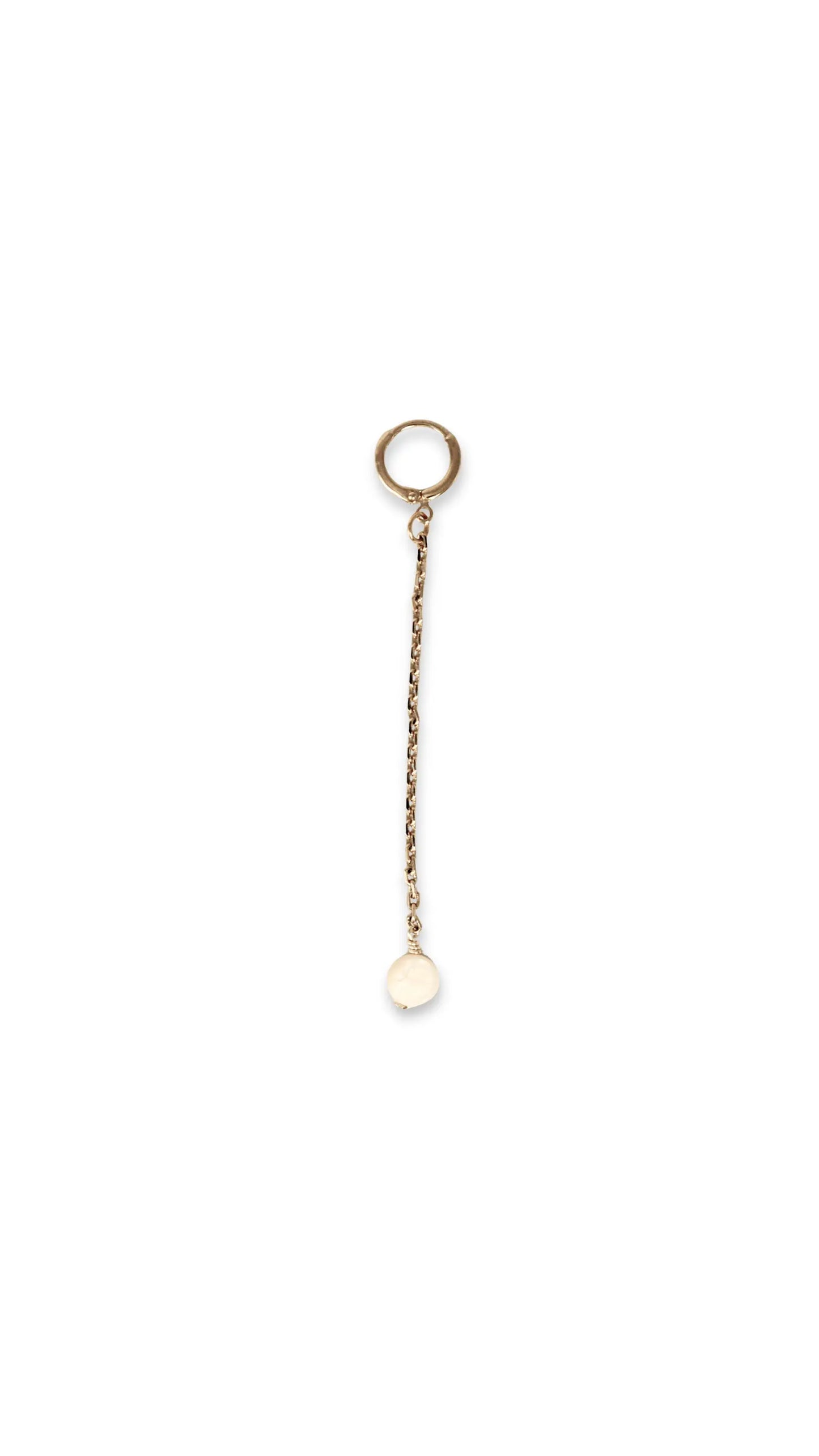 Aretes huggie dorados hechos a mano