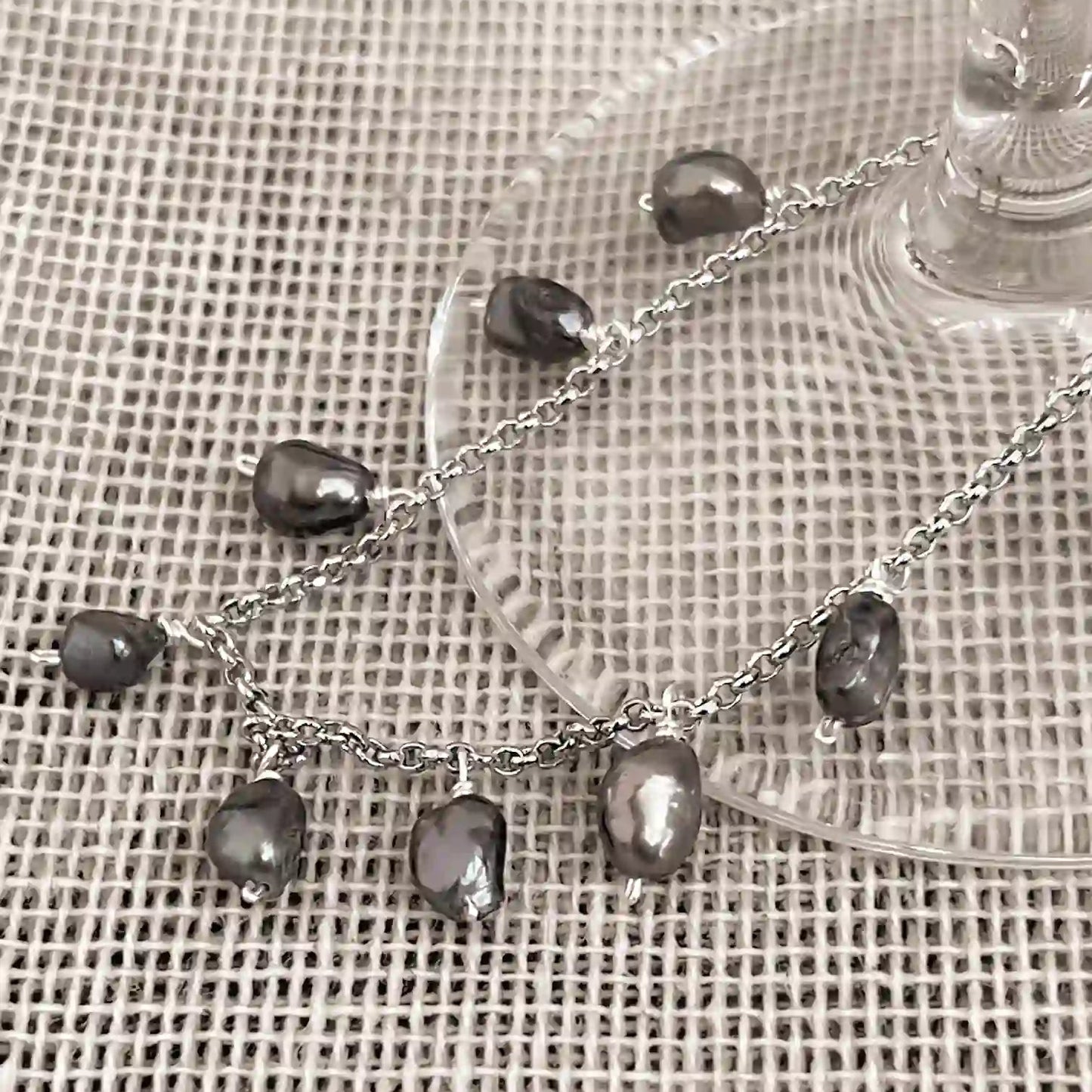 Pulsera Luna con perlas cultivadas artesanal — URi Atelier