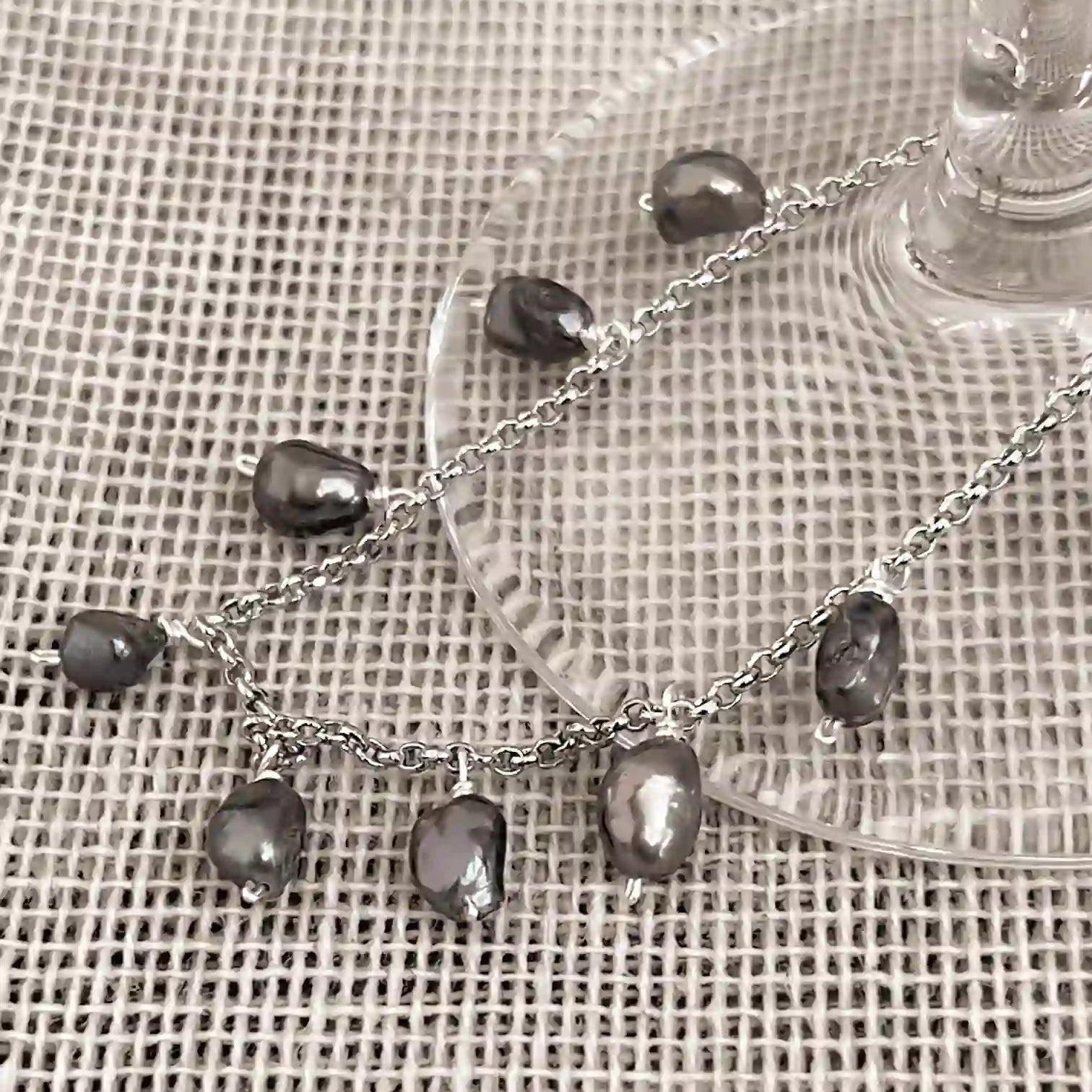 Pulsera Luna con perlas cultivadas artesanal — URi Atelier
