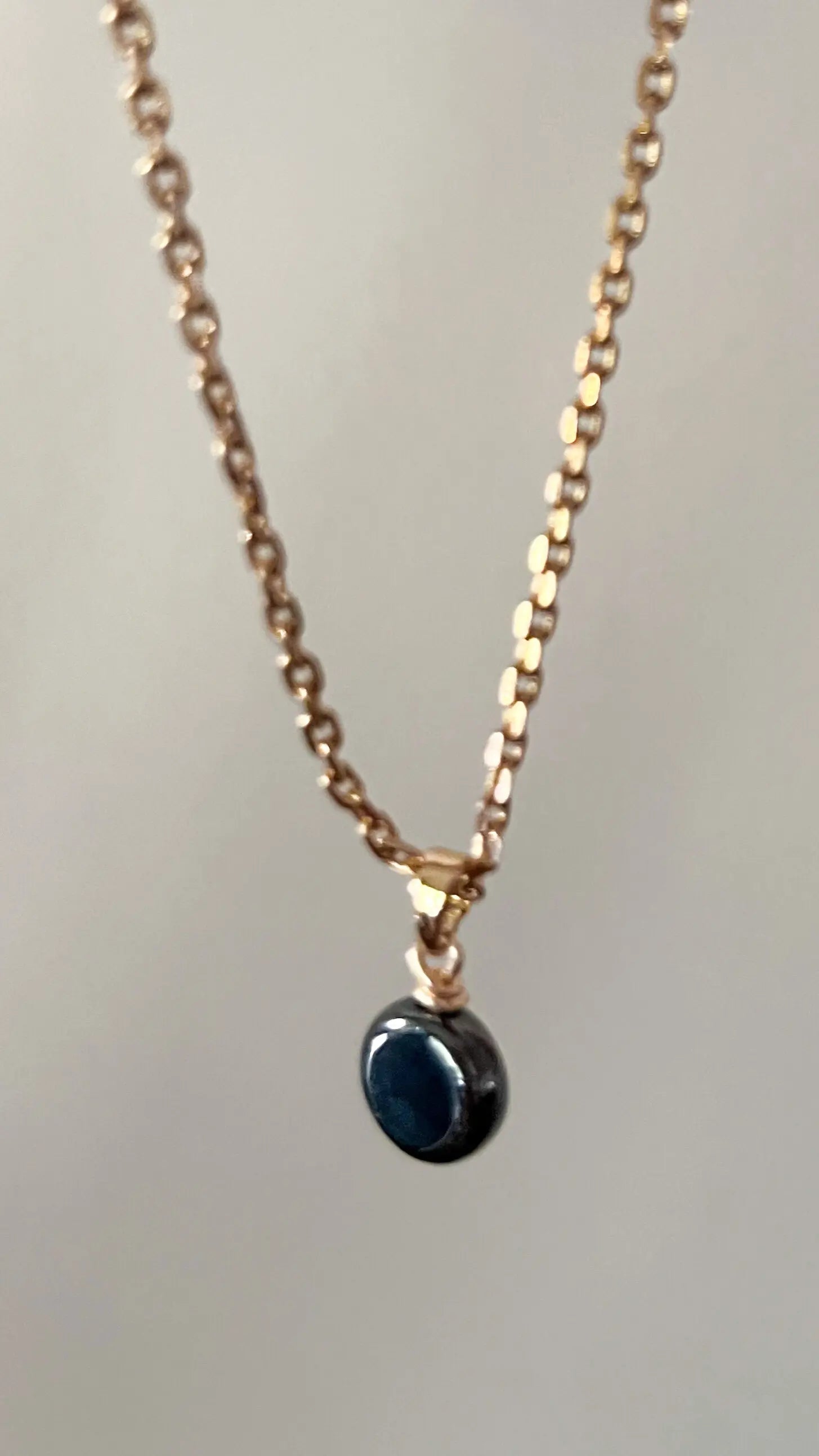 Collar Elvi hecho a mano con piedras naturales — URi Atelier